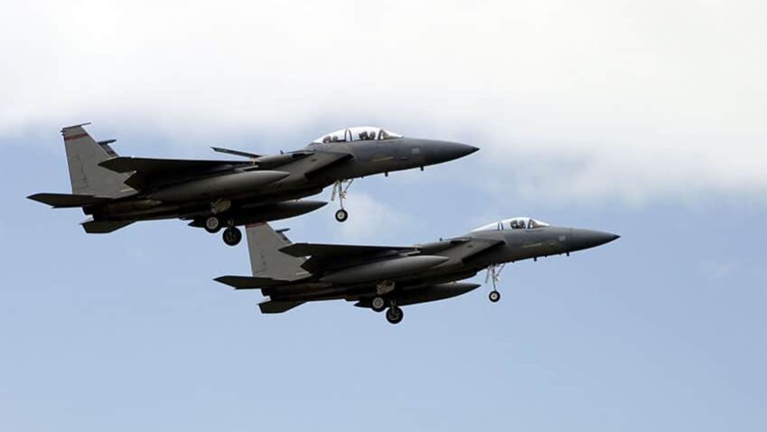 Two F15 fighter jets in the air