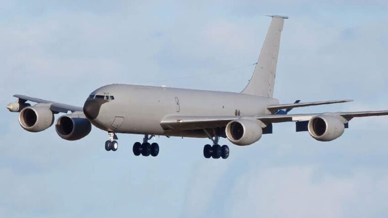 Boeing 707 airplane