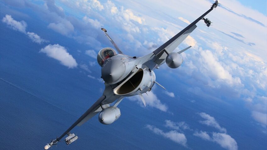 F-16 plane flying in the sky